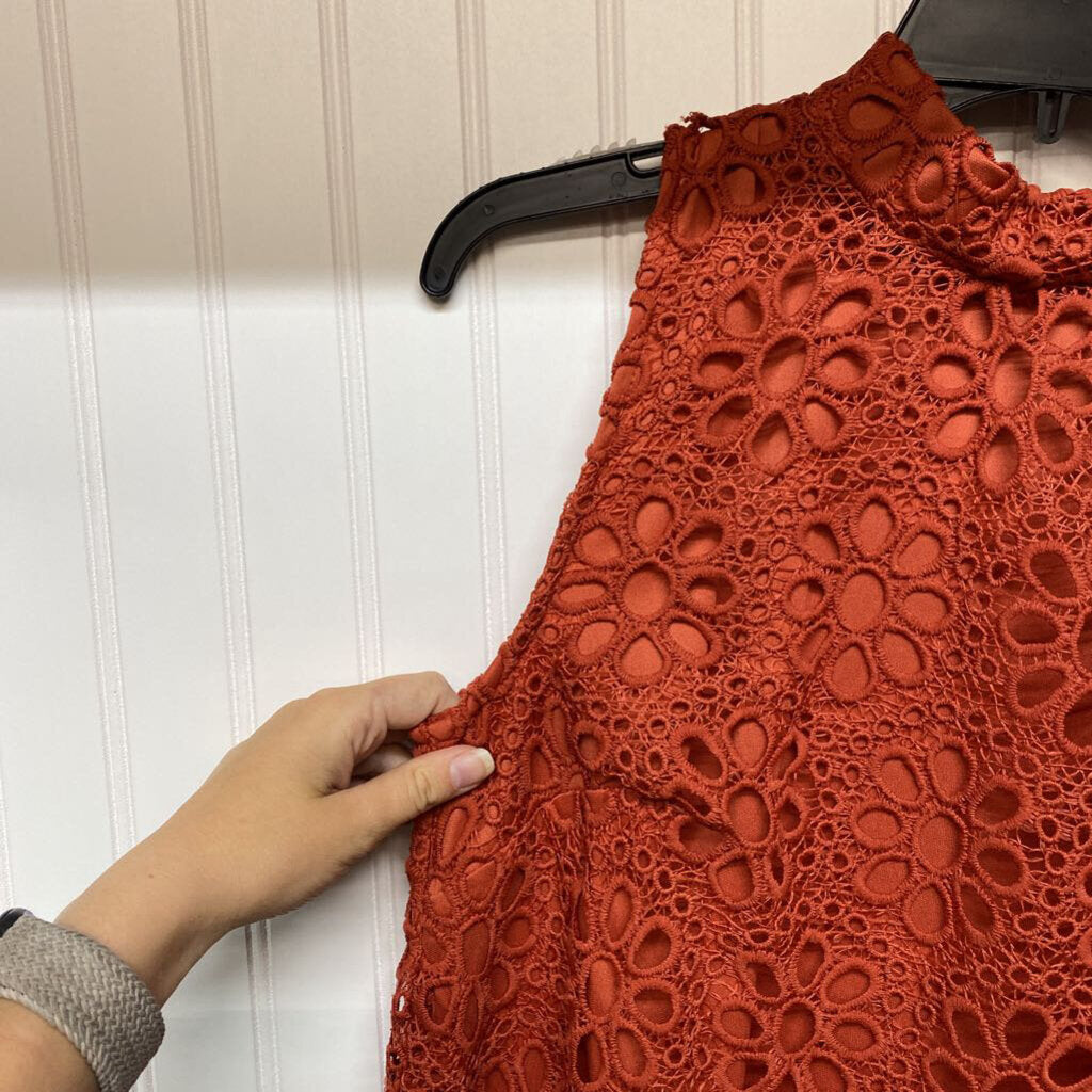 SLEEVELESS LACE DRESS