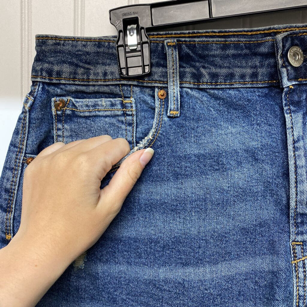 DISTRESSED HIGH RISE SHORTS