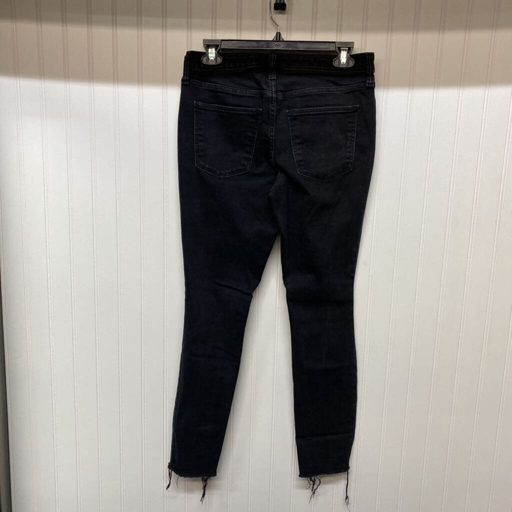 DISTRESSED SKINNY JEANS
