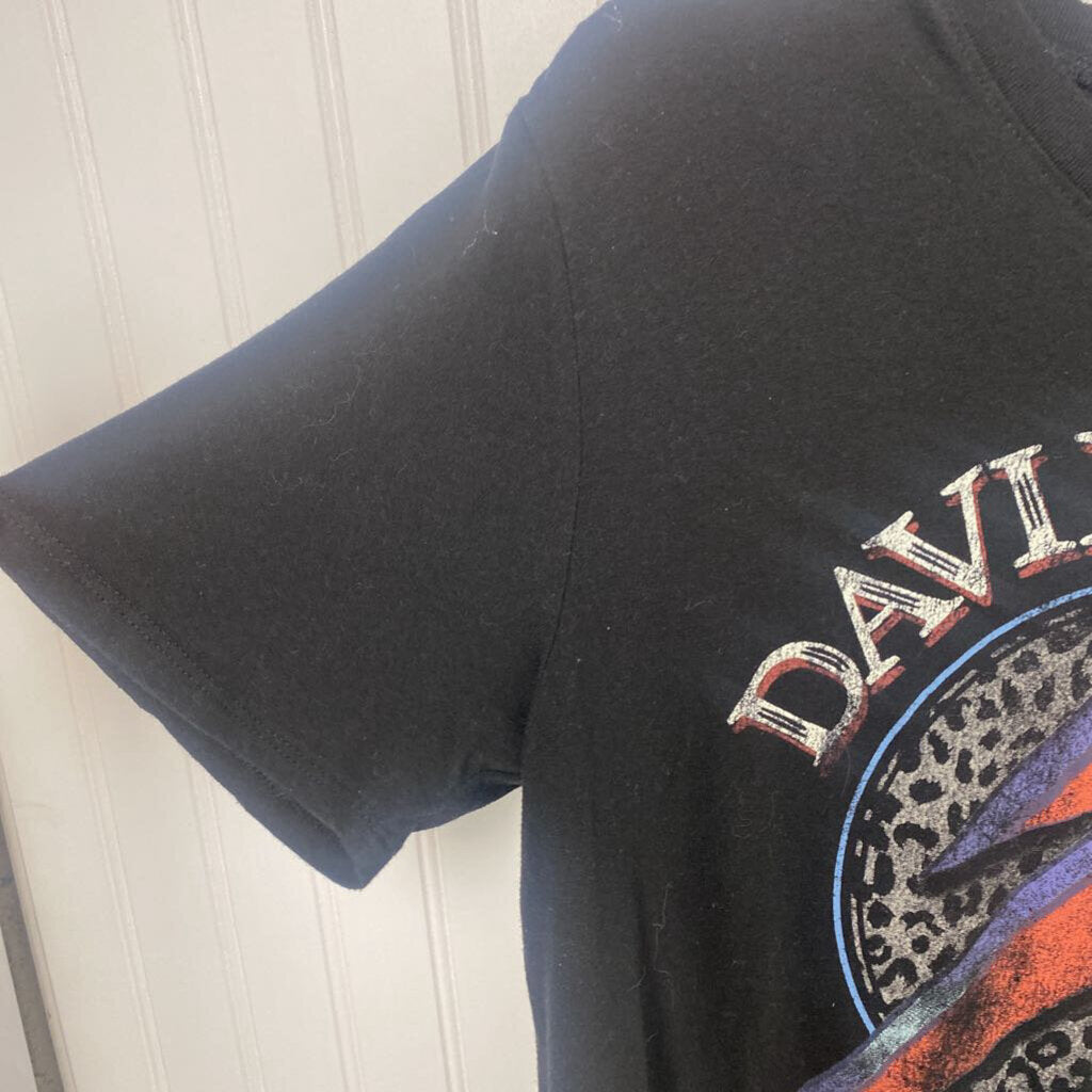 BASIC T-SHIRT