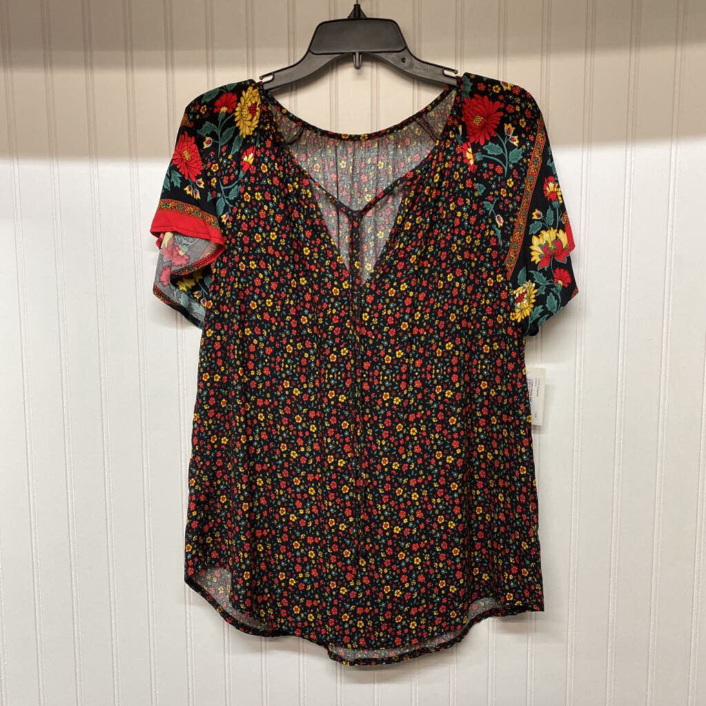 *SHORT SLEEVE FLORAL V NECK TOP