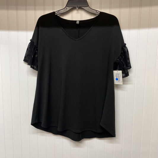 *SHORT SLEEVE V NECK TOP POLKA DOT SLEEVES
