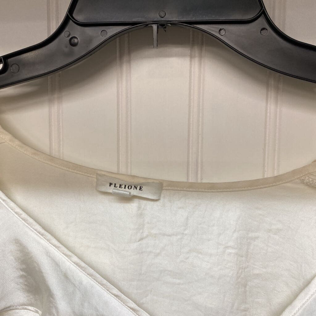 *RUFFLED LONG SLEEVE TIE TOP