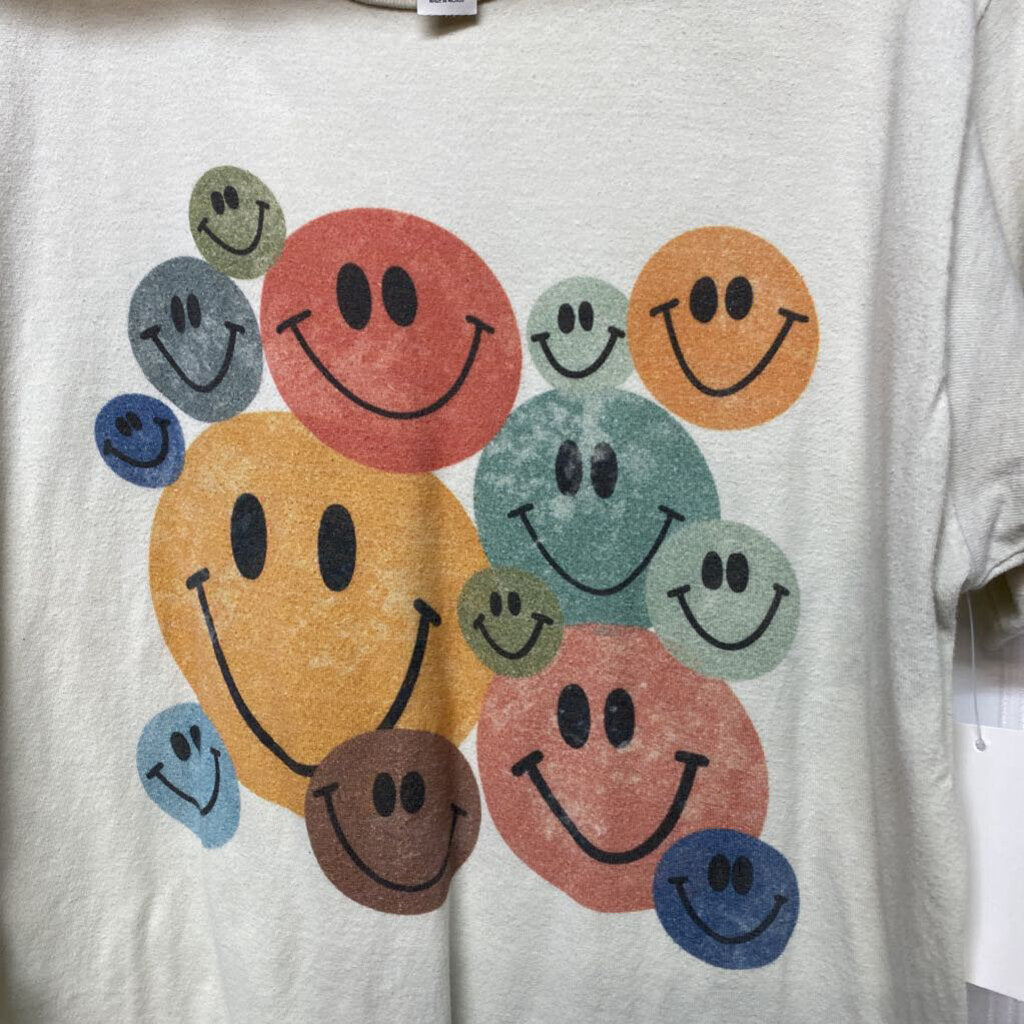 *SMILEY FACES SHORT SLEEVE GRAPHIC TEE