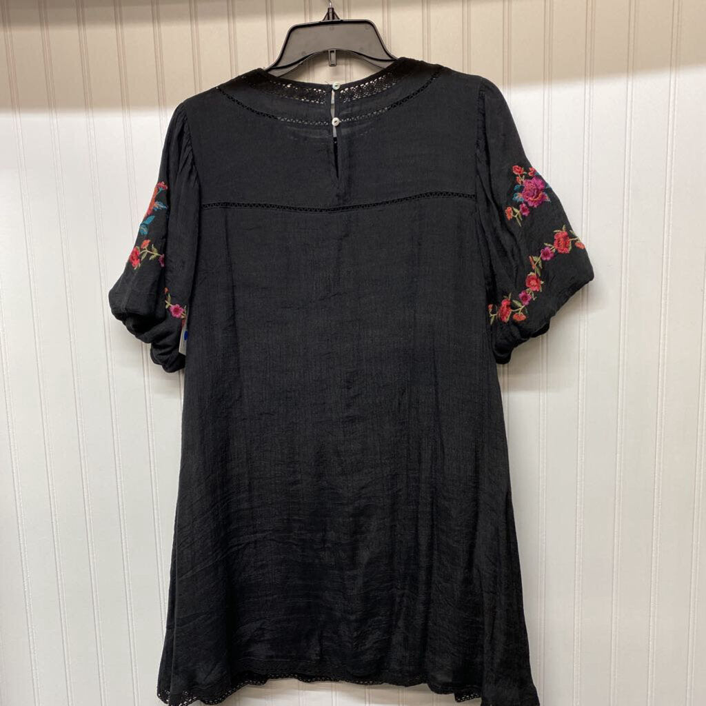 EMBROIDERED PUFFY SLEEVED