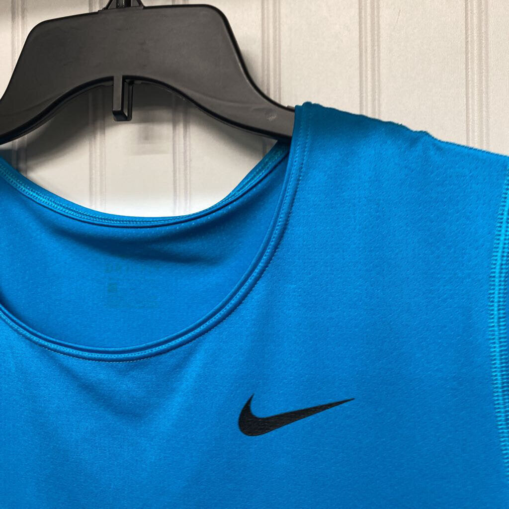 SHOSRT SLEEVED TOP