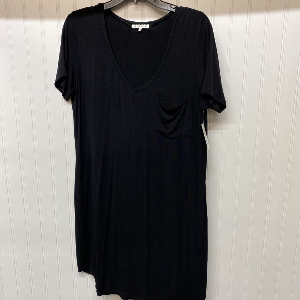 SHORT SLEEVED POCKET TEE DRESS