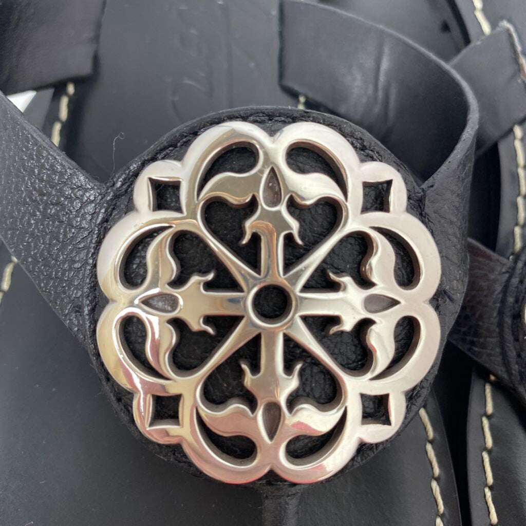 SANDLES WITH SILVER MEDALLION
