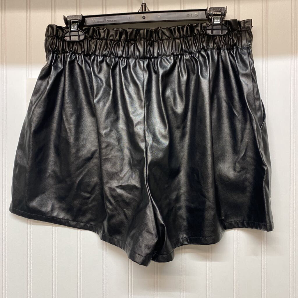 FAUX LEATHER SHORTS