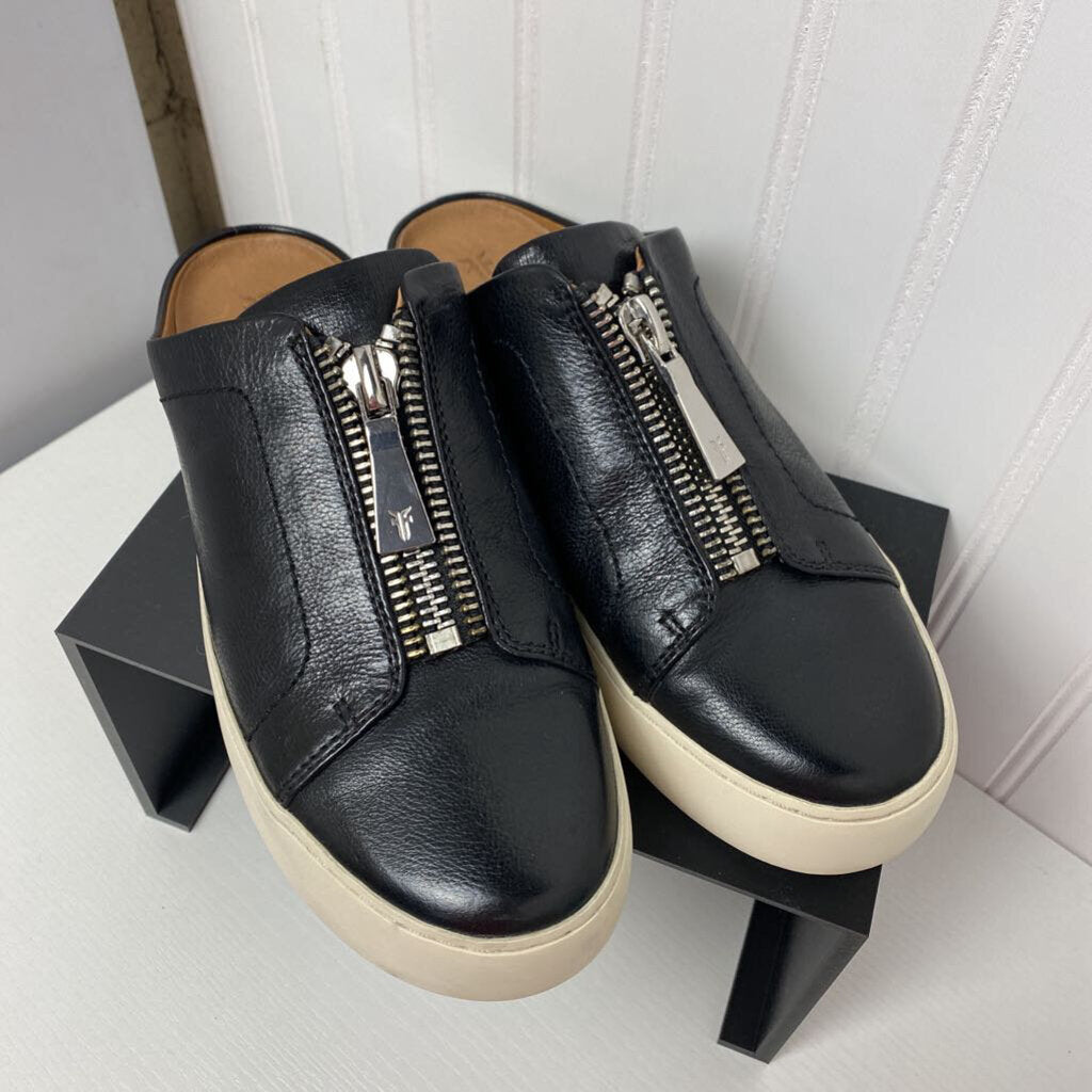 SLIDES WITH ZIPPER