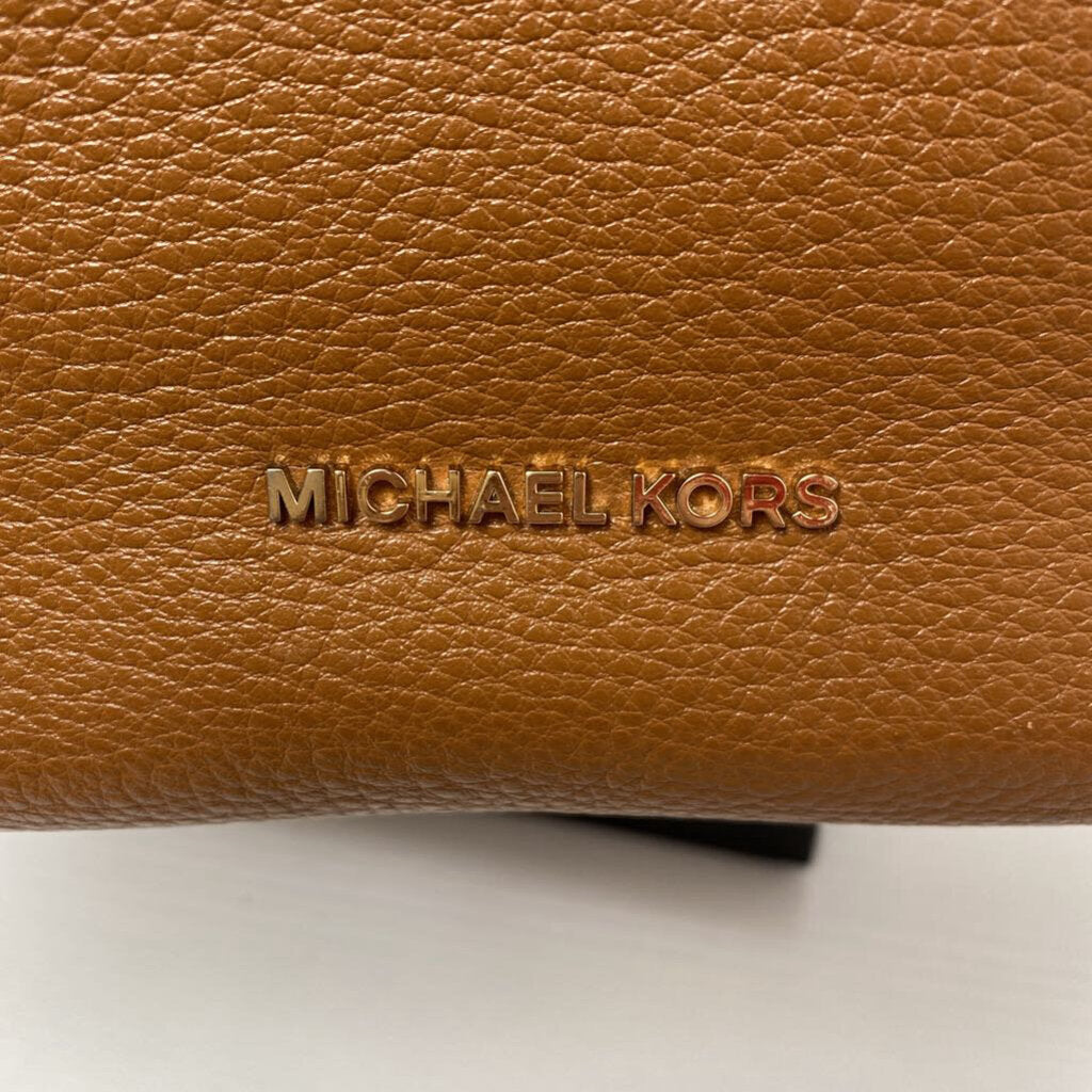 BROWN LEATHER PURSE