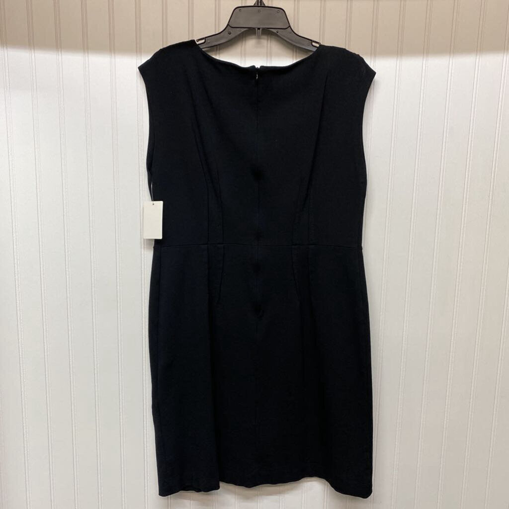 SLEEVLESS DRESS