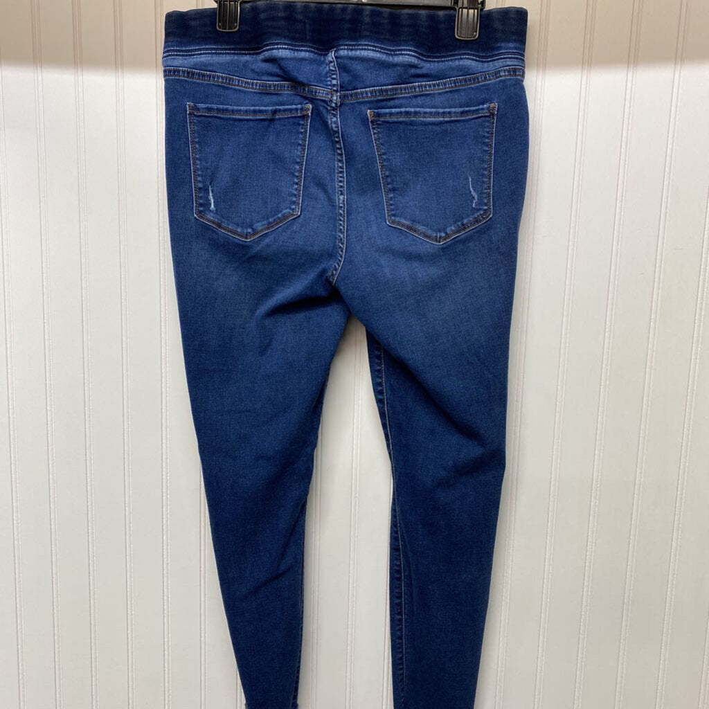 DISTRESSED JEGGINGS