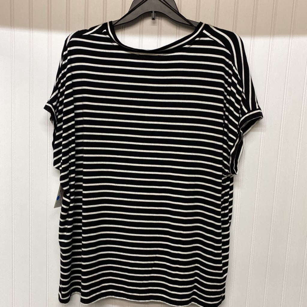 SHORT SLEEVE V NECK KNIT TOP