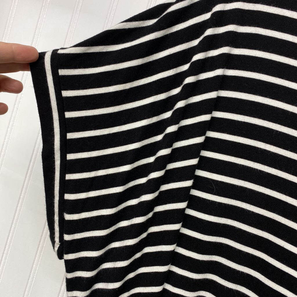 SHORT SLEEVE V NECK KNIT TOP