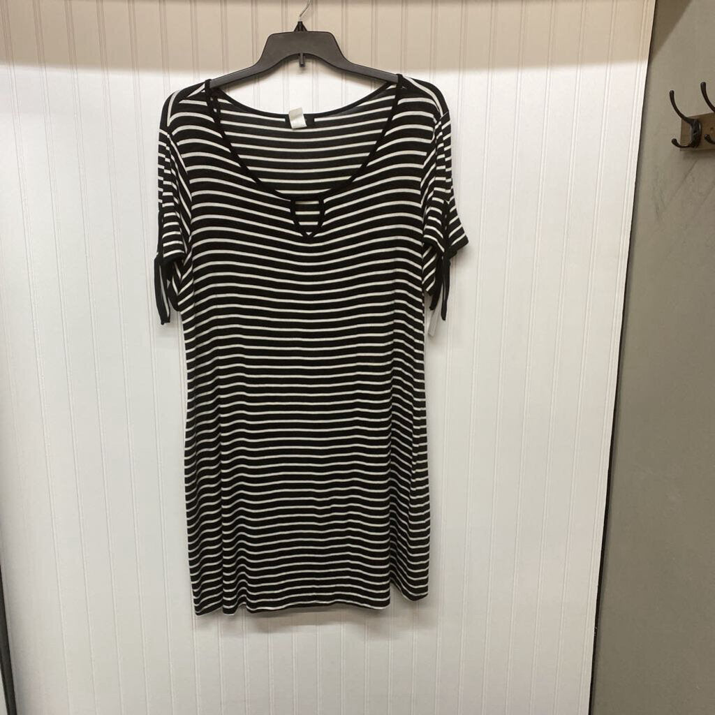 SHORT SLEEVE SHORT DRESS