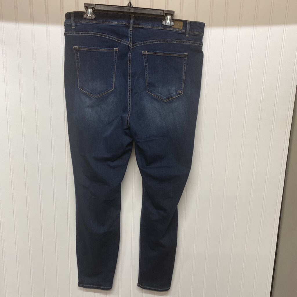 WOMENS PLUS JEANS