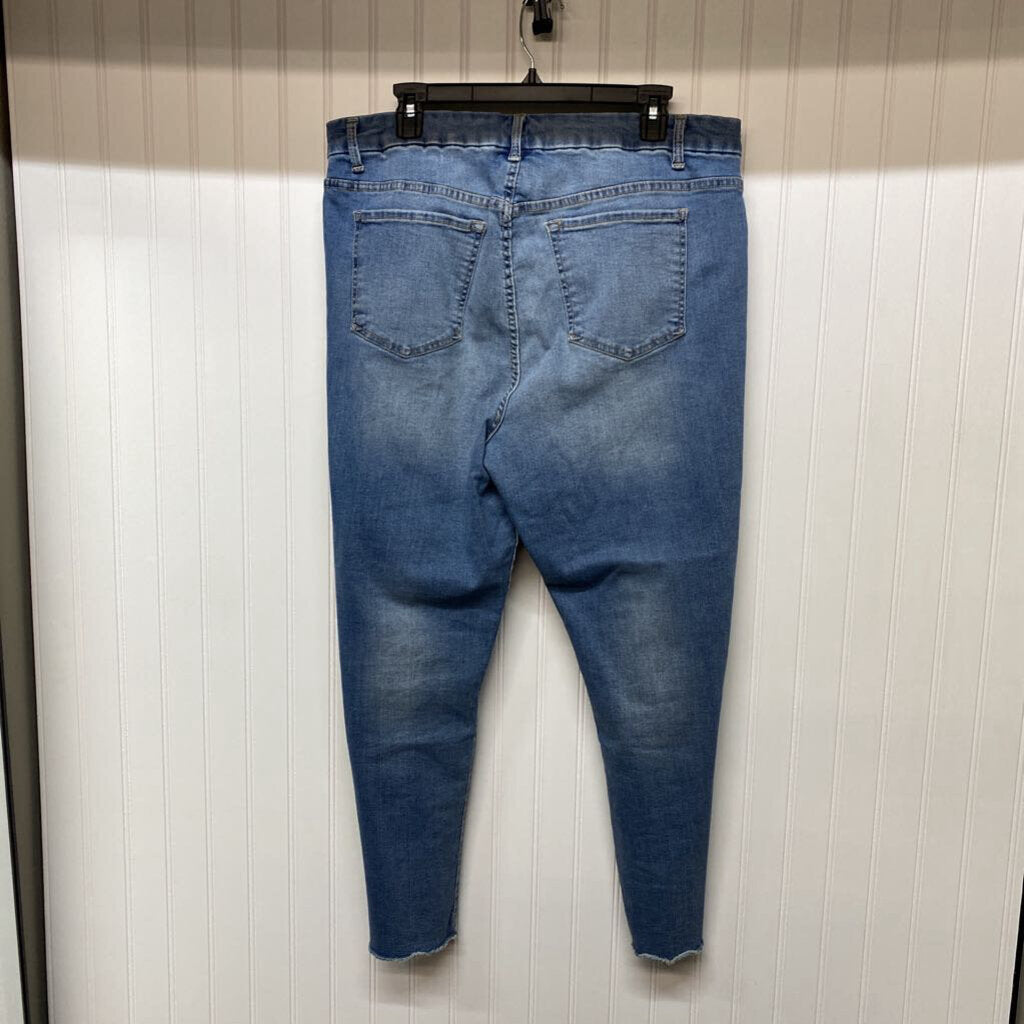 WOMENS PLUS SKINNY JEANS