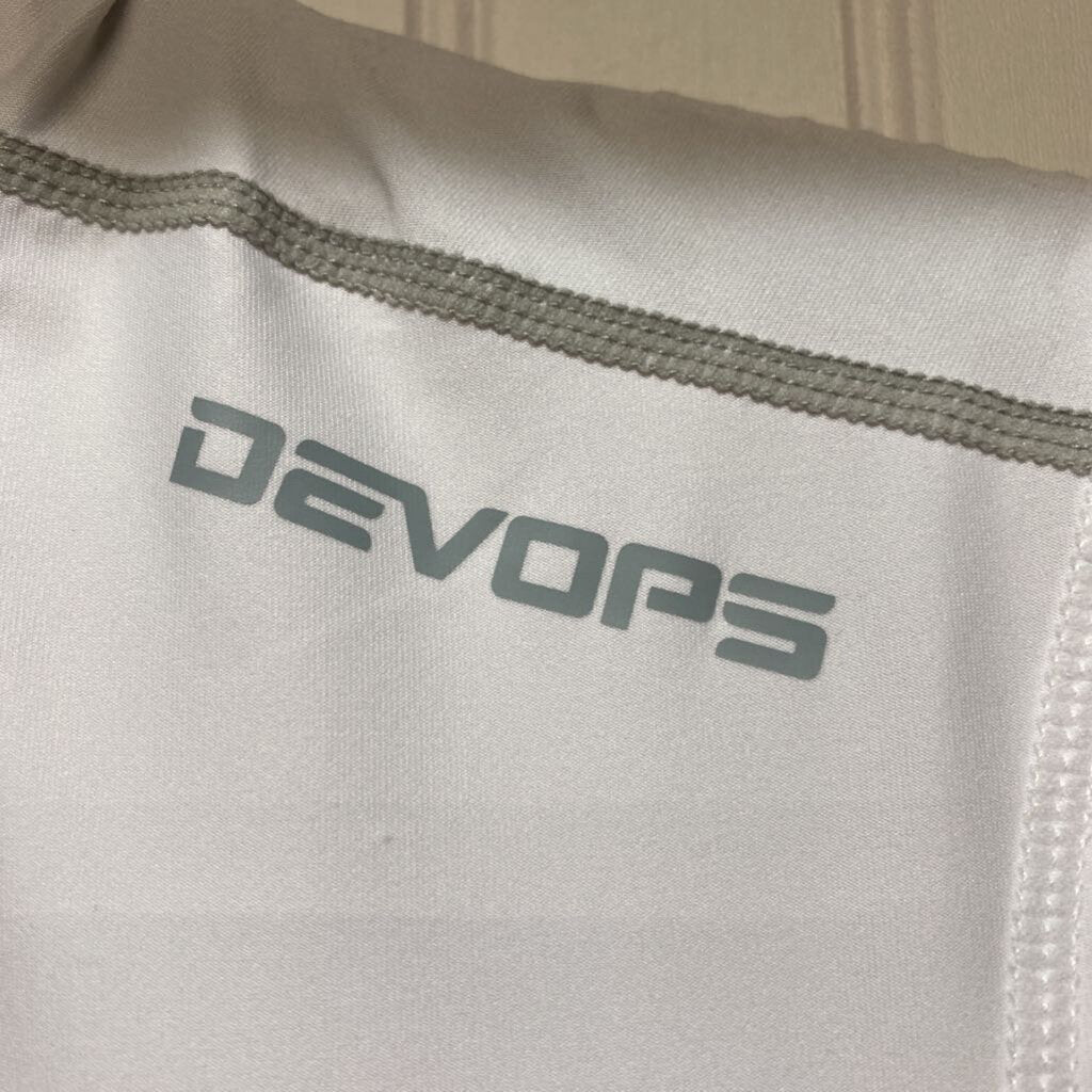 SLEEVELESS ATHLETIC TEE
