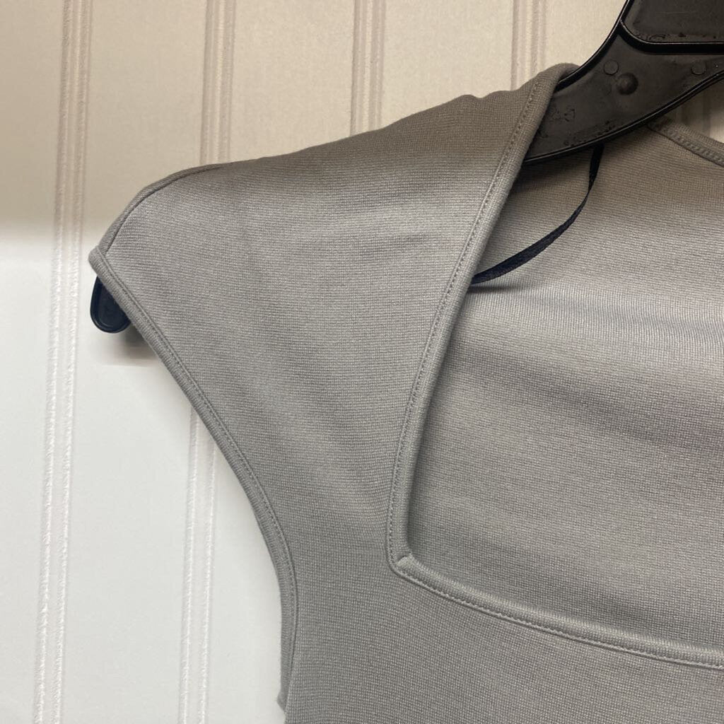 SQUARE NECK CAP SLEEVED