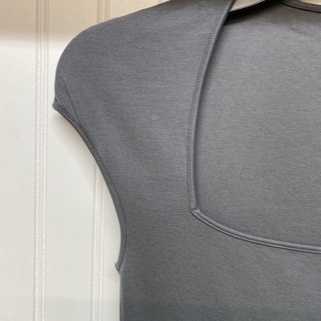 SQUARED NECK SLEEVLESS DRESS