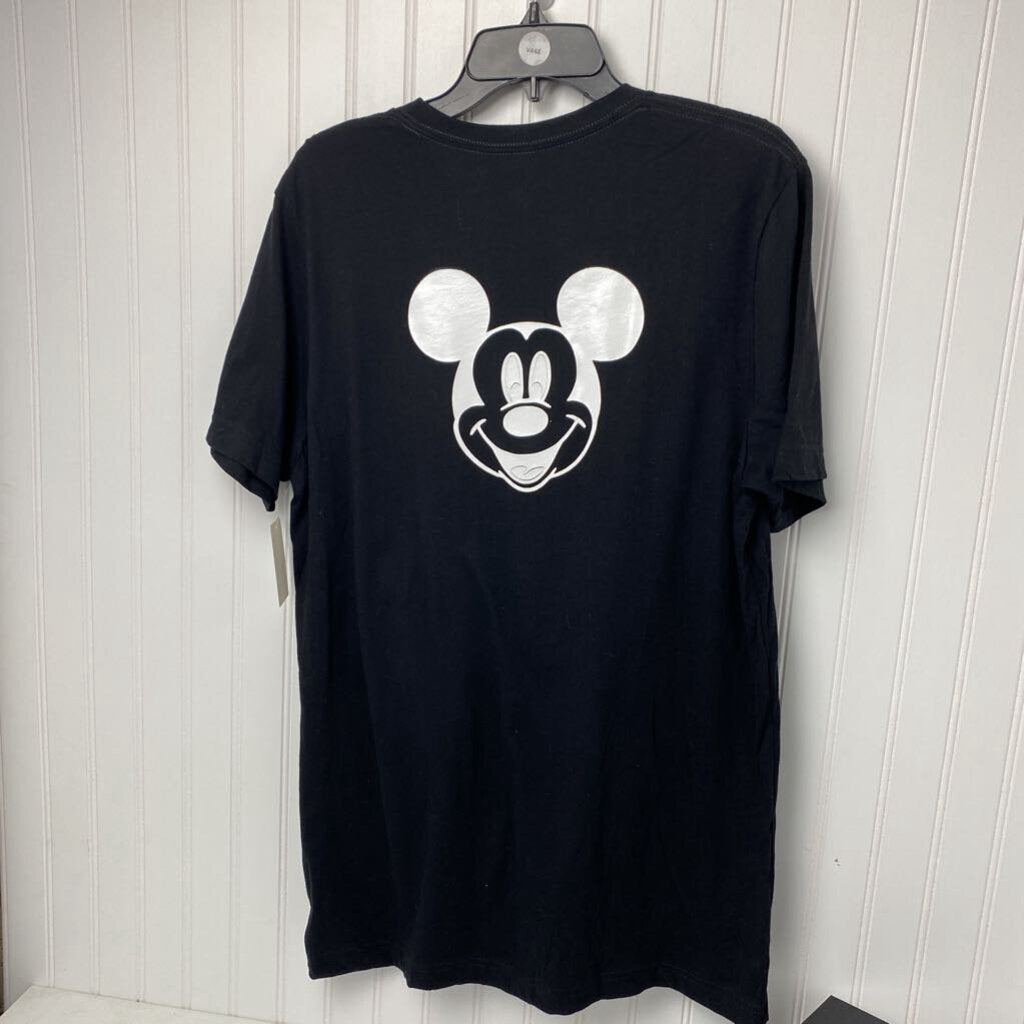BLACK GRAPHIC T