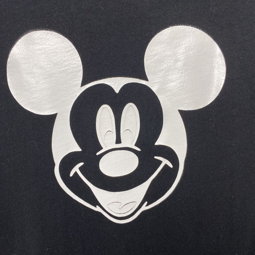 BLACK GRAPHIC T
