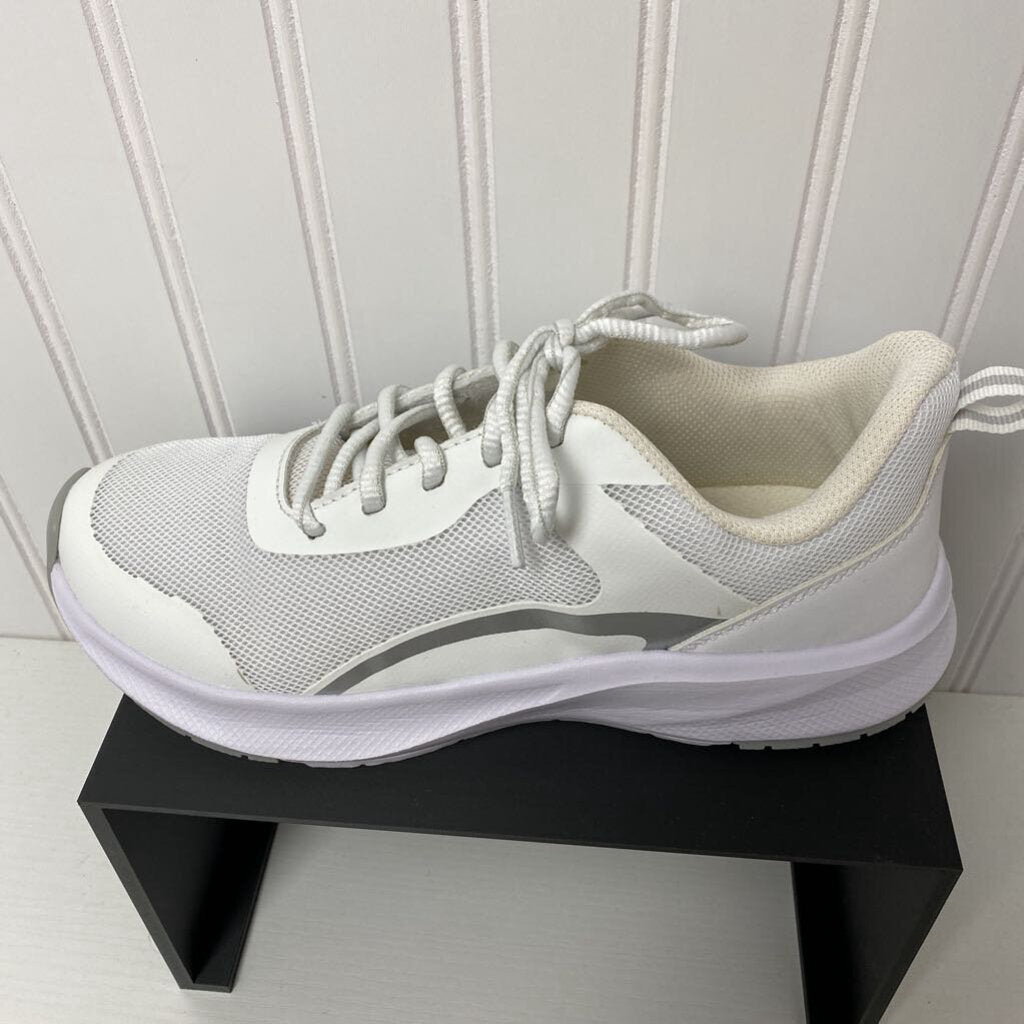 LADIES TENNIS SHOES