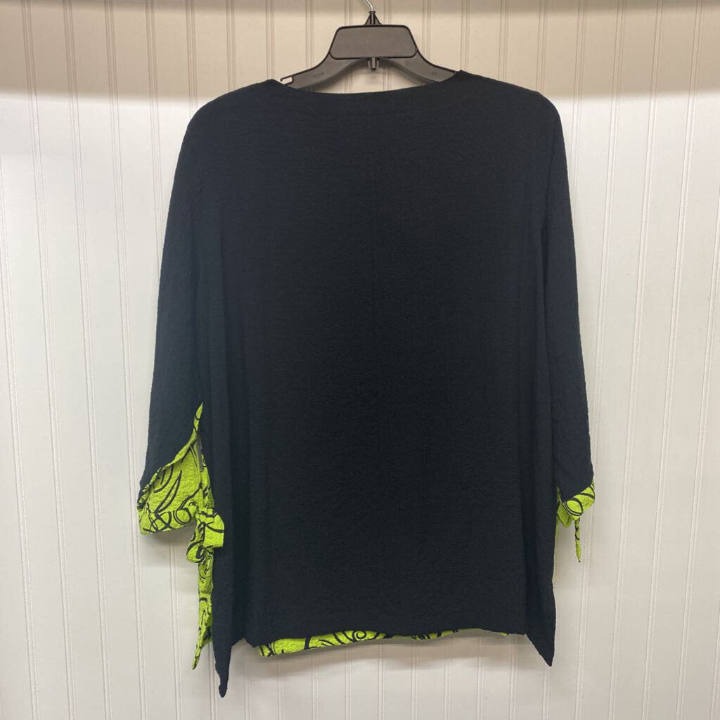 TEXTURED LONG SLEEVED TOP
