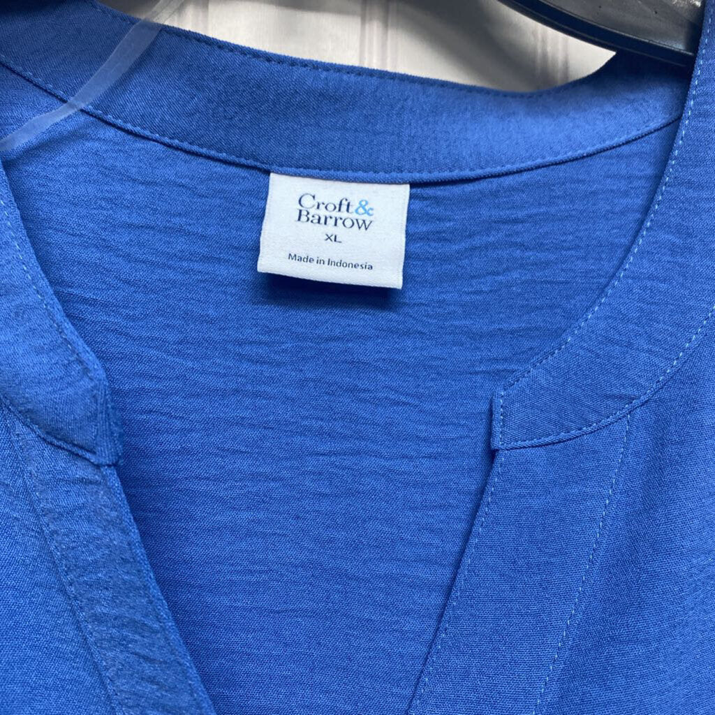 V NECK BUTTON DOWN