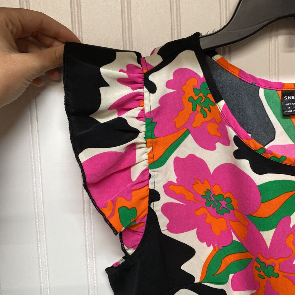 RUFFLED SLEEVLESS TOP