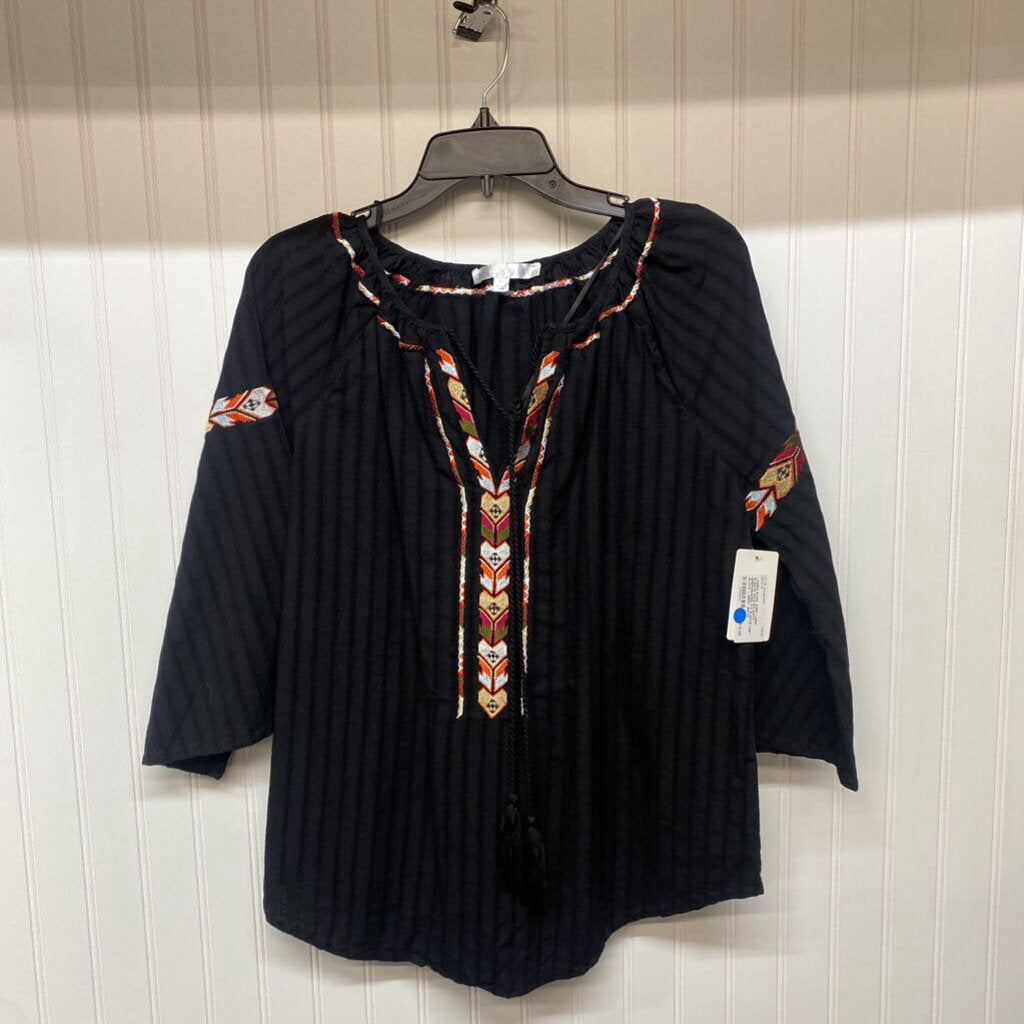 EMBROIDERED 3/4 SLEEVE TOP