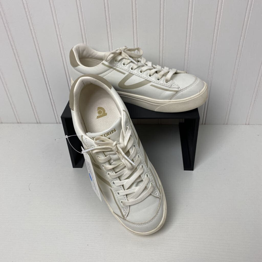 TENNIS SHOES