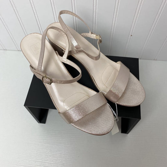 STRAPPED HEALS