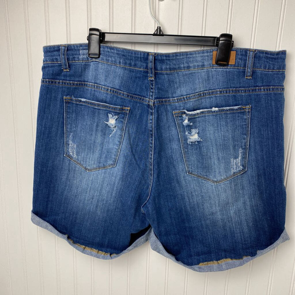 DISTRESSED DENIM JEANS