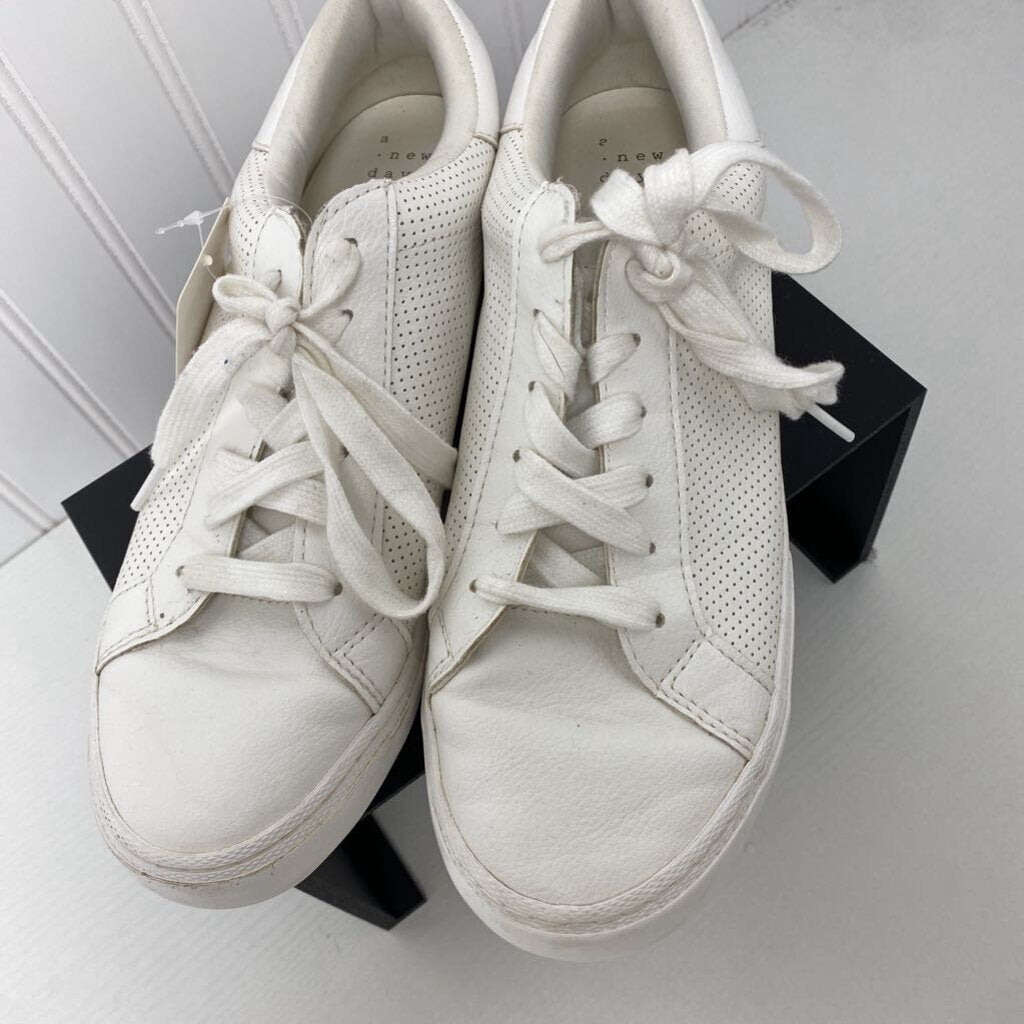 LADIES TENNIS SHOES