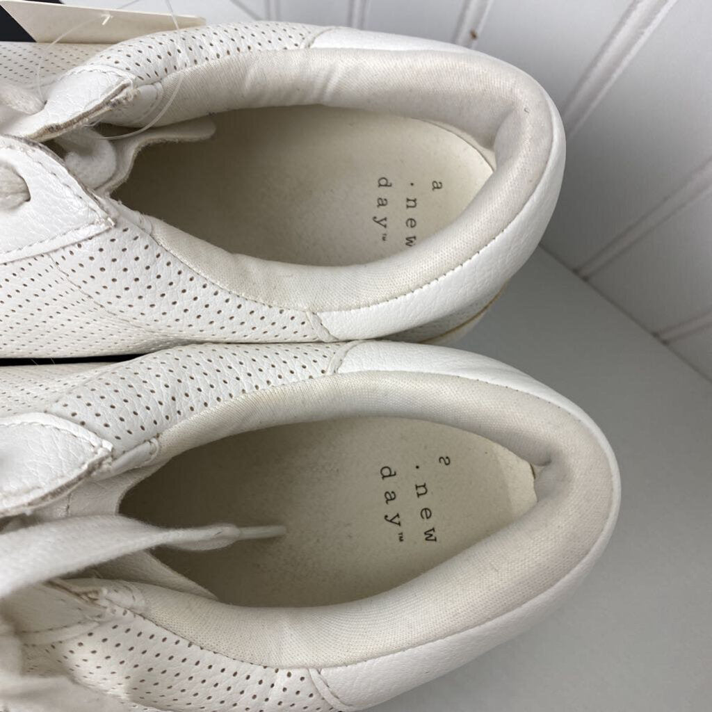 LADIES TENNIS SHOES