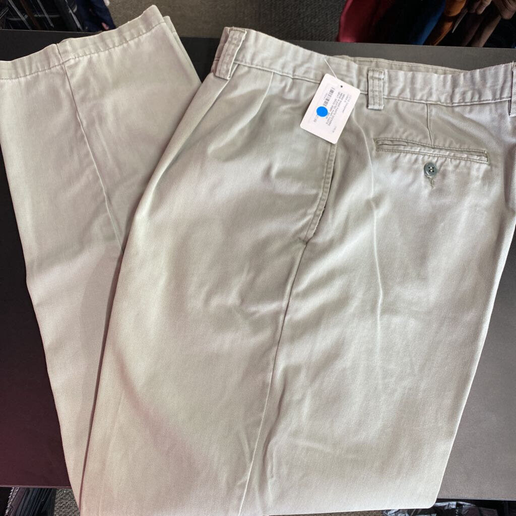 MENS PLEATED KHAKI PANTS
