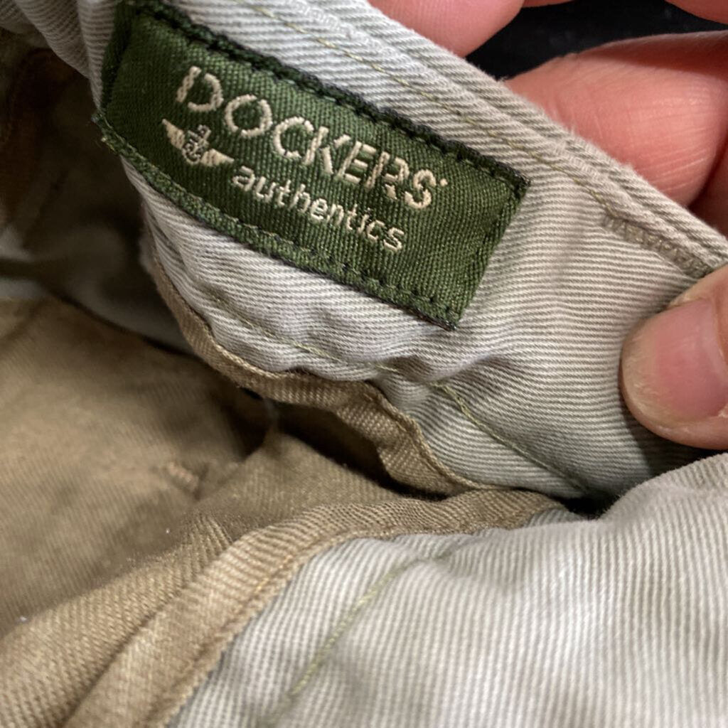 MENS PLEATED KHAKI PANTS