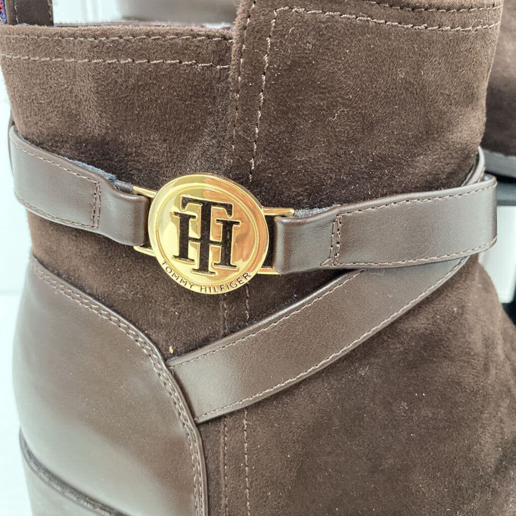BOOTIES