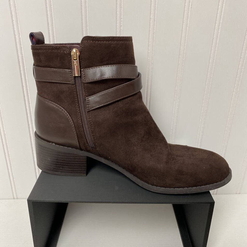 BOOTIES
