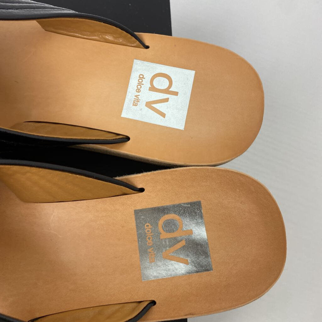 OPEN TOED FLAT SANDALS