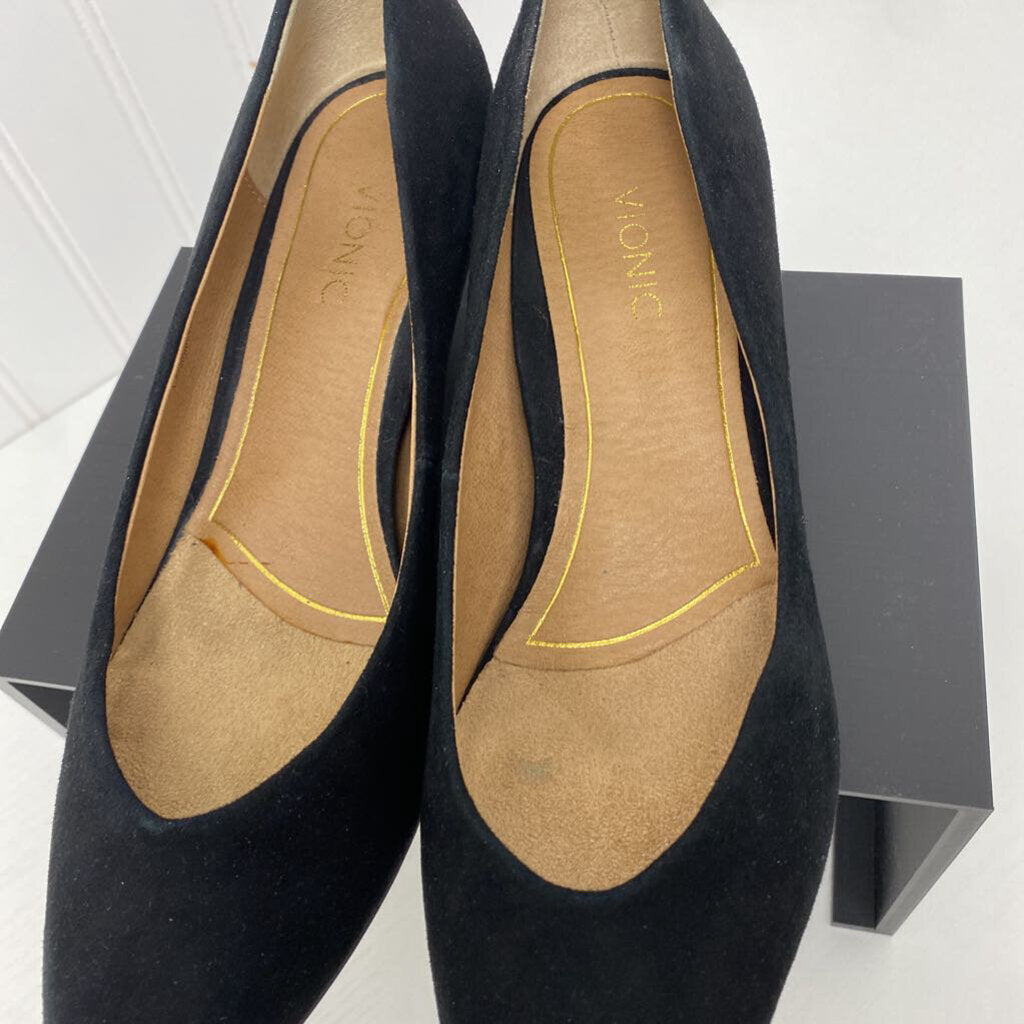 SUEDE KITTEN HEELS