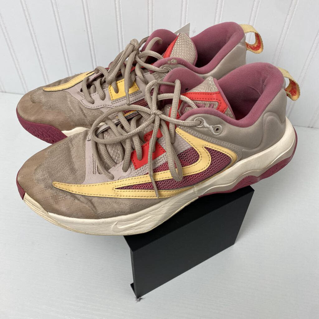 NIKE TENNIS SHOES