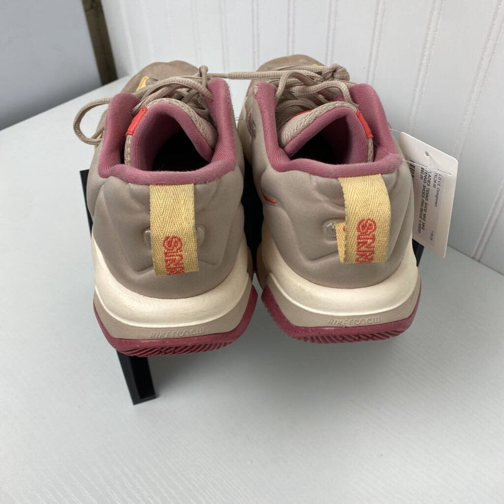 NIKE TENNIS SHOES