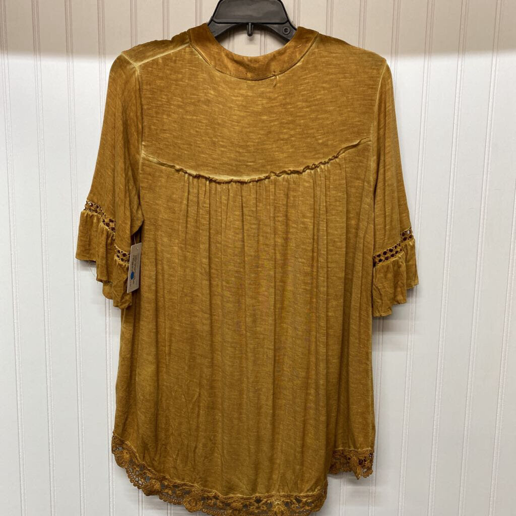 3/4 SLEEVED TASSEL TIE TOP