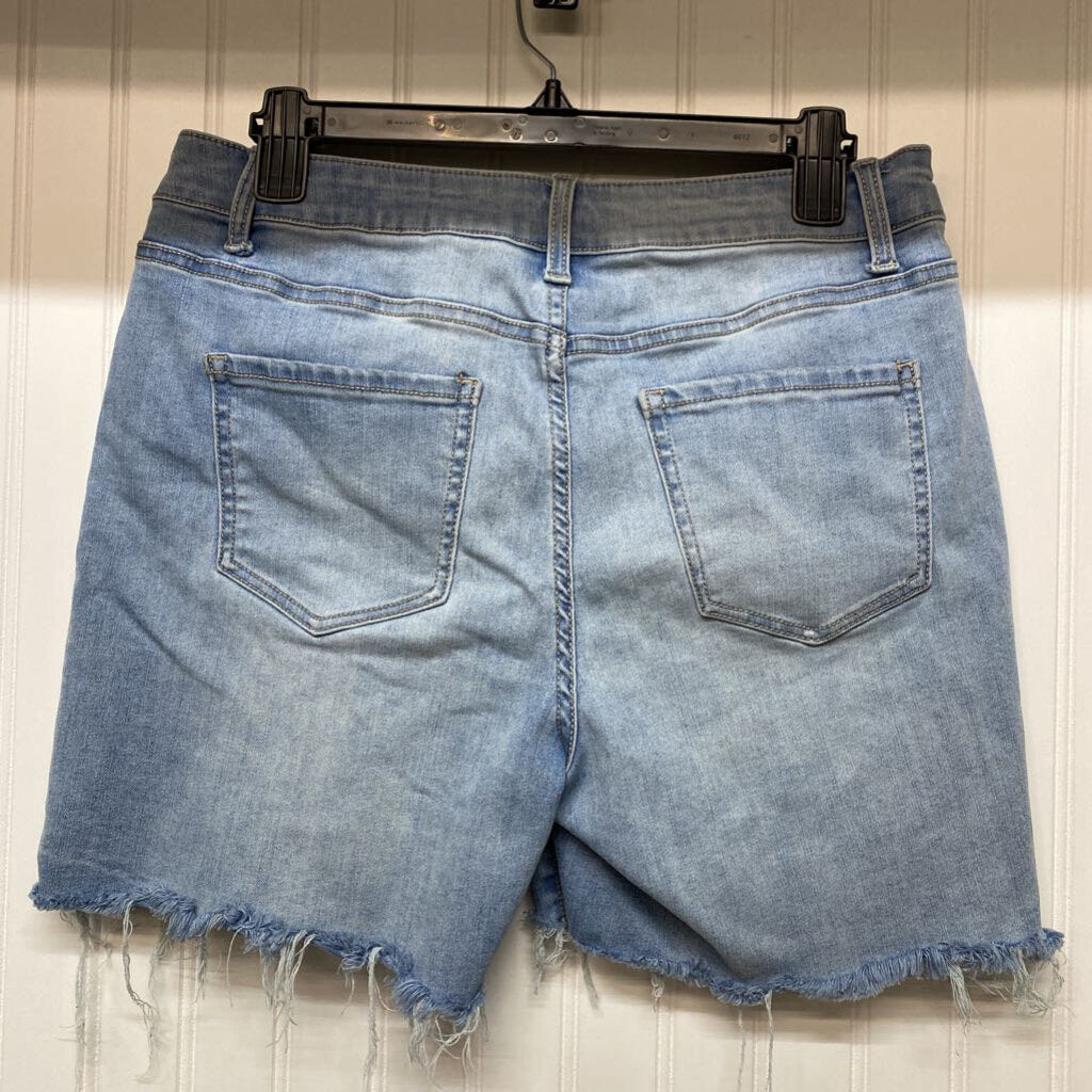 FRAYED DENIM SHORTS