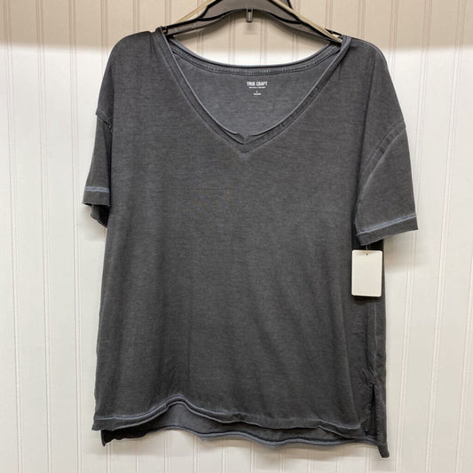*BASIC SHORT SLEEVE VNECK DISTRESSED TEE