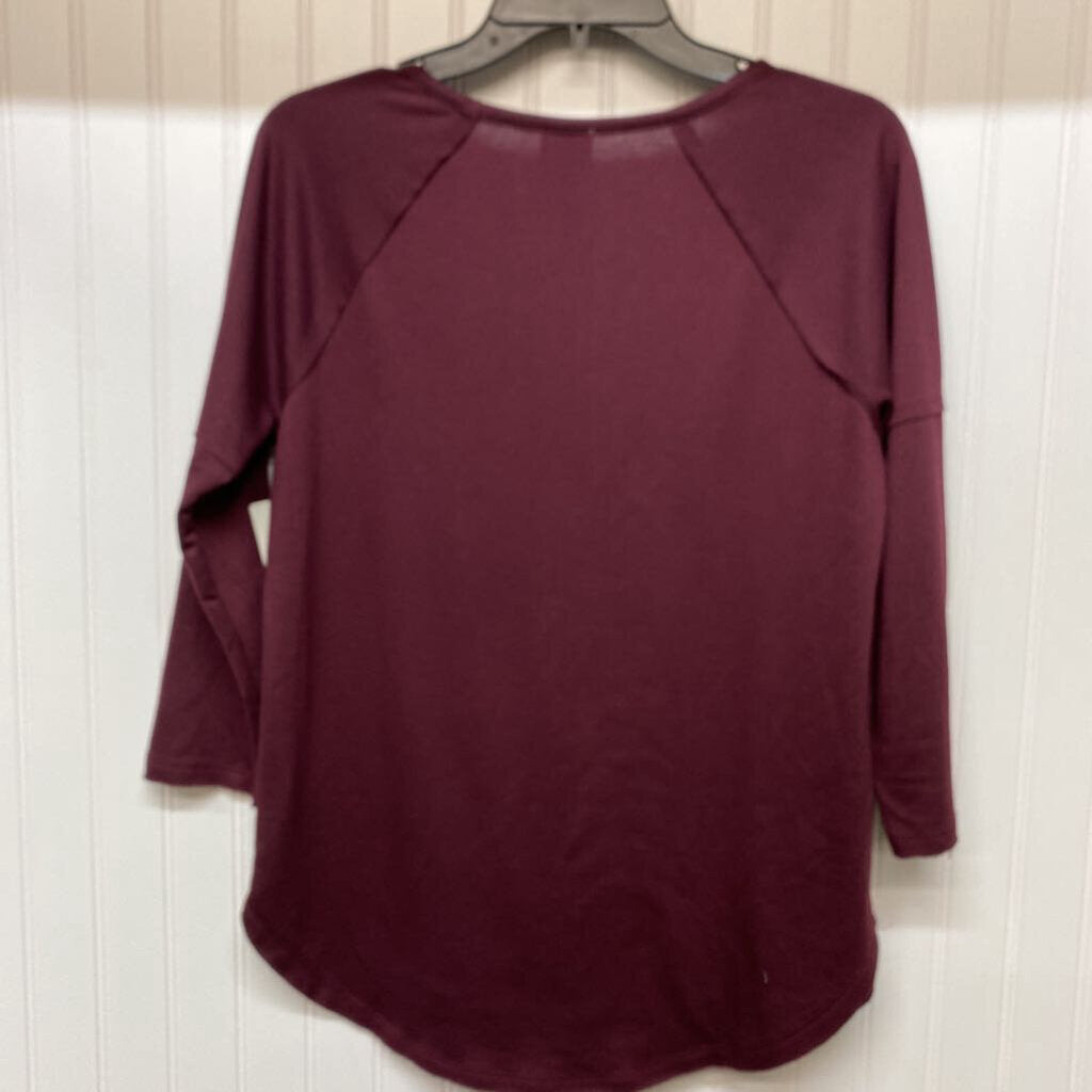 *BASIC DISTRESSED CUT 3/4 SLEEVE TOP