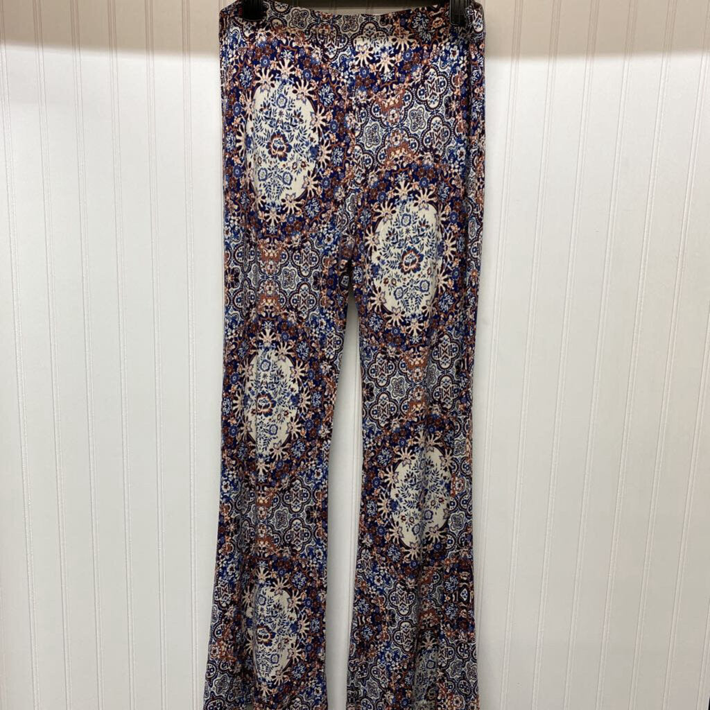 * KINT FLARE LEG WITH BOLD FLORAL PRINT